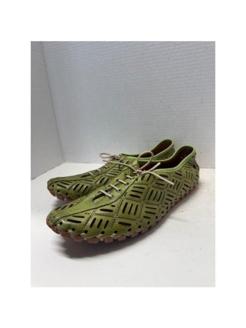 Volks Walkers Green Perforated Leather Lace Up Flats Loafers Size 40 9